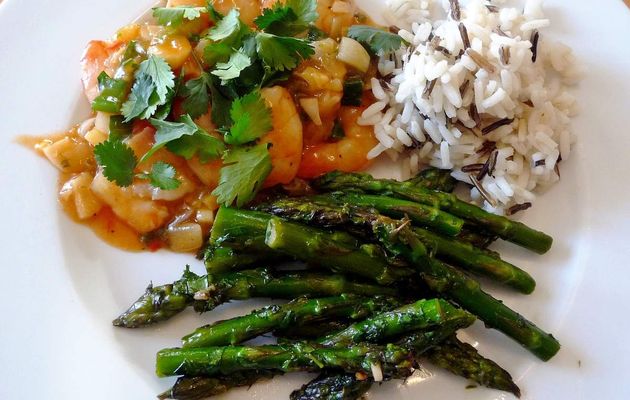 Têtes d'asperges justes saisies au vinaigre balsamique