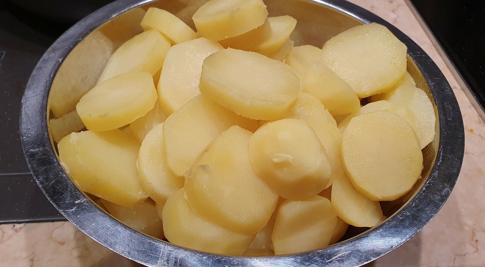 Poêlée de côtes de bettes, pommes de terre et lard fumé