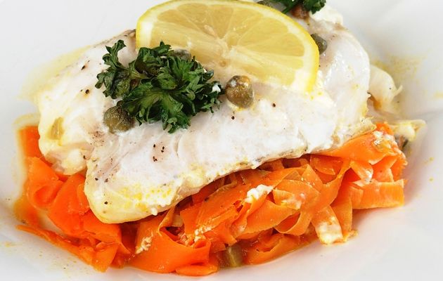Filets de cabillaud en papillote sur julienne de carottes
