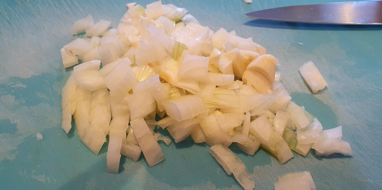 Pâtes à la crème de poivrons, noix et roquette