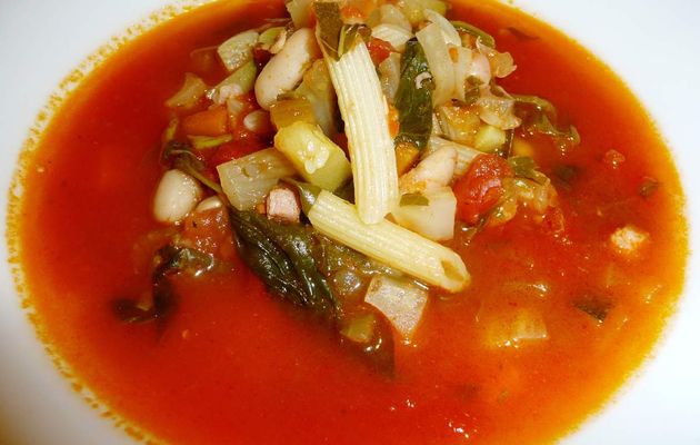Minestrone aux légumes et petites pâtes