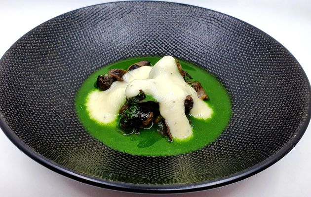 Escargots sur jus de persil et crème d'ail