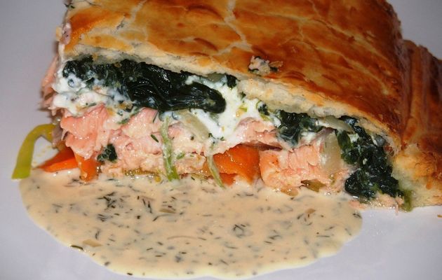 Saumon en croûte feuilletée, sauce à l'aneth