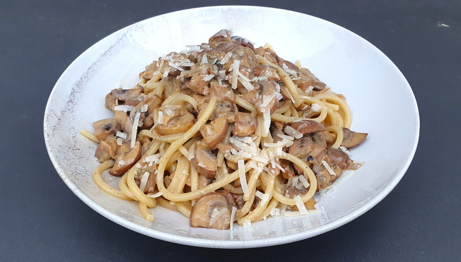 Spaghettis aux bolets et champignons de Paris
