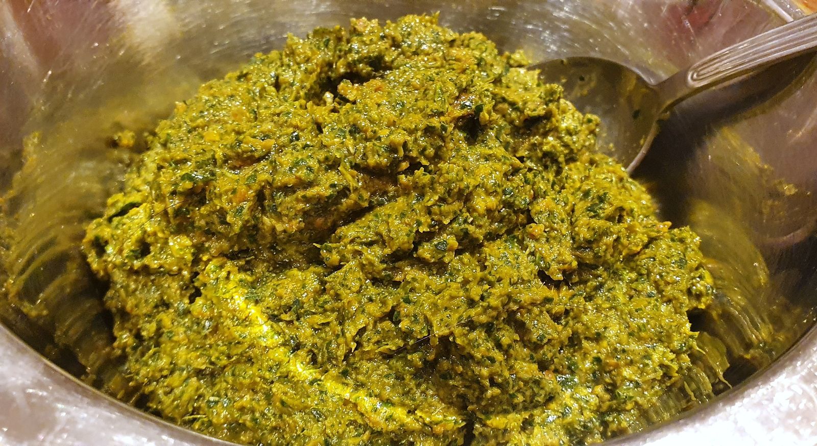 Pâtes au pesto de tomates séchées, rucola et ricotta