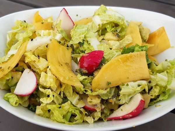 Salade trop chou à la mangue et sa vinaigrette aux fruits de la passion
