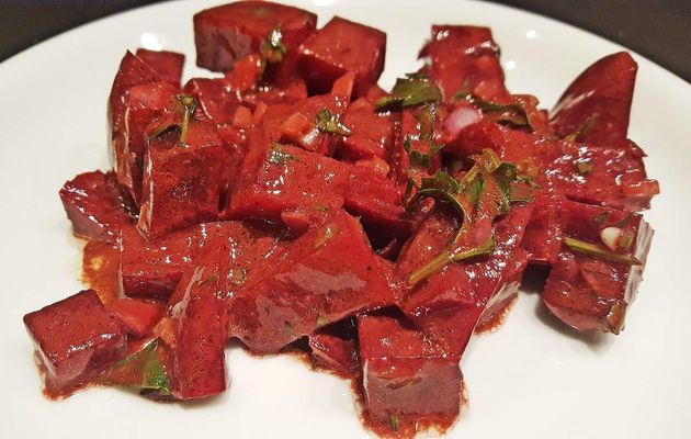 Salade de betterave à l'huile de noix et vinaigre balsamique