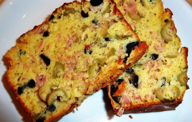 Cake aux olives et au jambon
