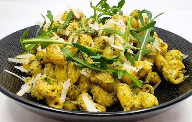 Pâtes au pesto de tomates séchées, rucola et ricotta