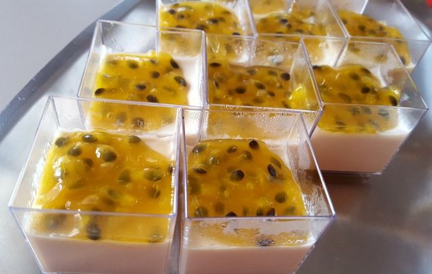 Panna cotta de foie gras, coulis de fruits de la passion