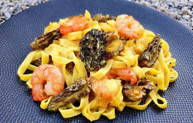 Pâtes aux morilles, crevettes et safran