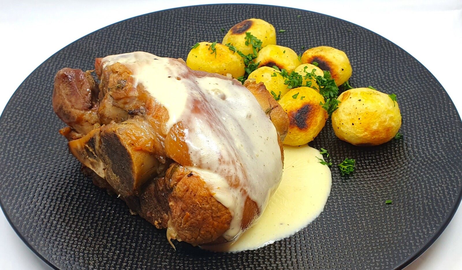 Jarrets de porc braisés, sauce à l'Epoisses