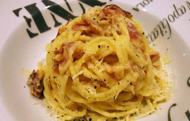 Spaghettis à la carbonara, comme en Italie