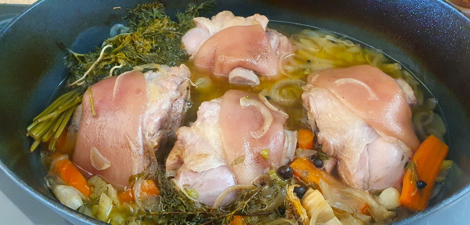 Jarrets de porc braisés, sauce à l'Epoisses
