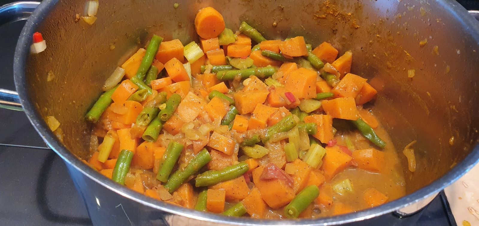 Curry de lentilles, légumes et patate douce