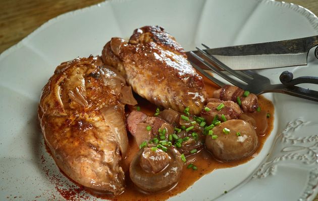 Poulet braisé au vin rouge