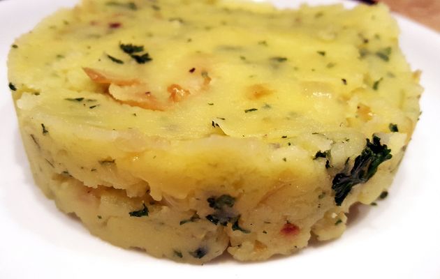 Purée de pommes de terre persillée aux oignons confits