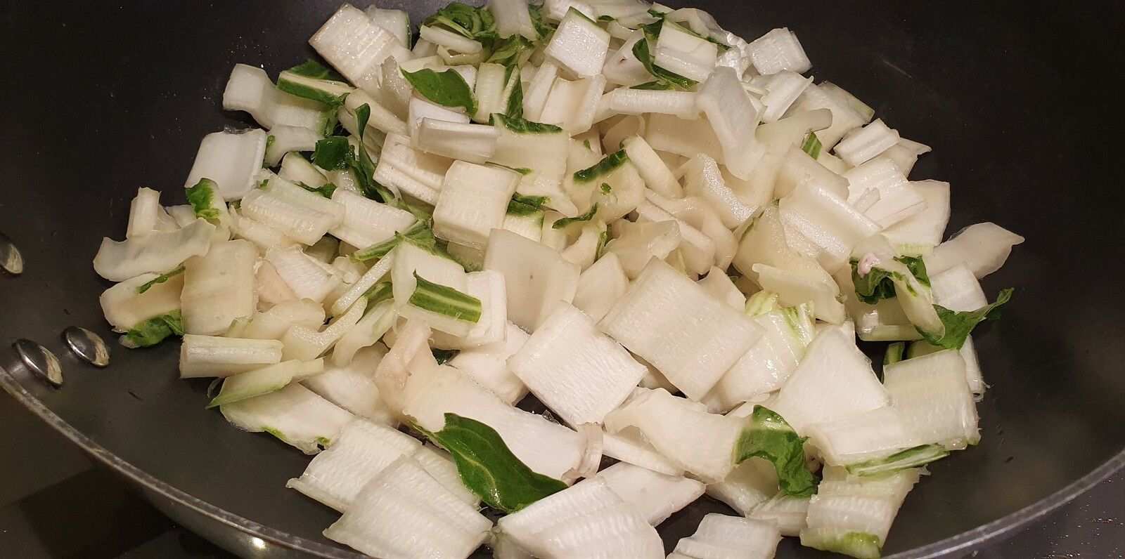 Poêlée de côtes de bettes, pommes de terre et lard fumé