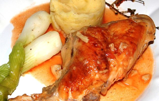 Lapin au thym, à l'ail et oignons nouveaux