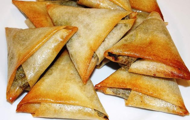 Samossas au chèvre, épinards et pignons