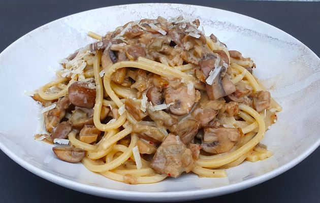 Spaghettis aux bolets et champignons de Paris